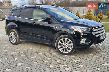 Позашляховик / Кросовер Ford Escape 2018 в 