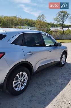 Позашляховик / Кросовер Ford Escape 2022 в 