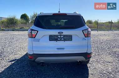 Внедорожник / Кроссовер Ford Escape 2018 в 