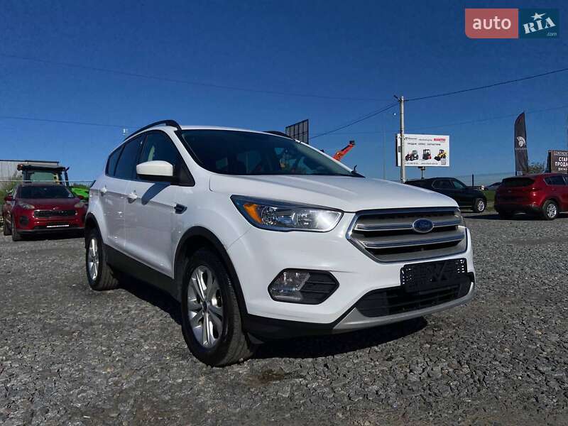 Внедорожник / Кроссовер Ford Escape 2018 в 