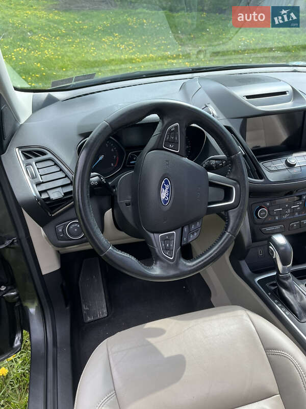 Внедорожник / Кроссовер Ford Escape 2017 в Тернополе