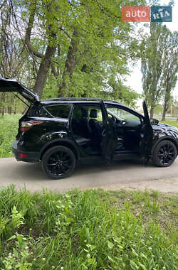 Внедорожник / Кроссовер Ford Escape 2017 в 