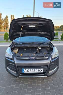 Внедорожник / Кроссовер Ford Escape 2015 в 