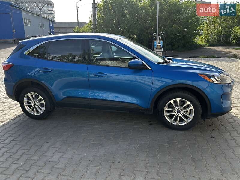 Позашляховик / Кросовер Ford Escape 2020 в 