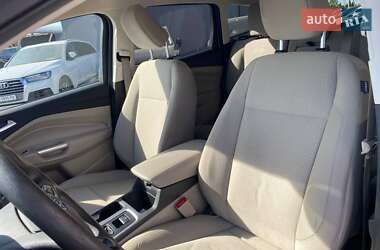 Внедорожник / Кроссовер Ford Escape 2018 в 