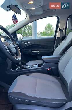 Внедорожник / Кроссовер Ford Escape 2016 в 