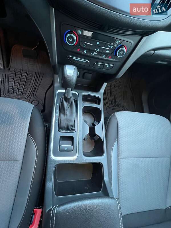 Внедорожник / Кроссовер Ford Escape 2016 в Днепре