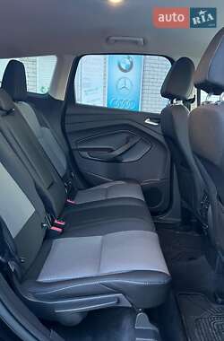Внедорожник / Кроссовер Ford Escape 2016 в 