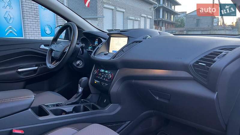 Внедорожник / Кроссовер Ford Escape 2016 в Днепре