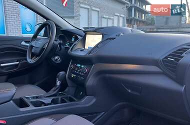 Внедорожник / Кроссовер Ford Escape 2016 в 