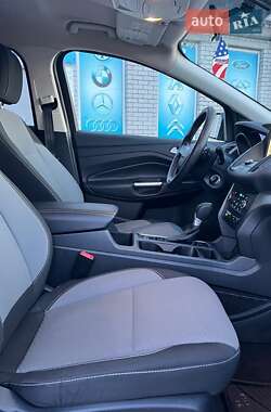 Внедорожник / Кроссовер Ford Escape 2016 в 