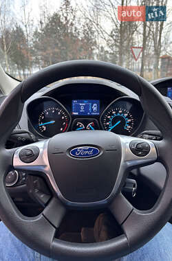 Внедорожник / Кроссовер Ford Escape 2015 в 