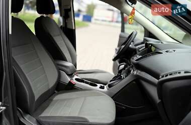 Позашляховик / Кросовер Ford Escape 2015 в 