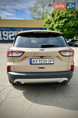 Внедорожник / Кроссовер Ford Escape 2021 в 
