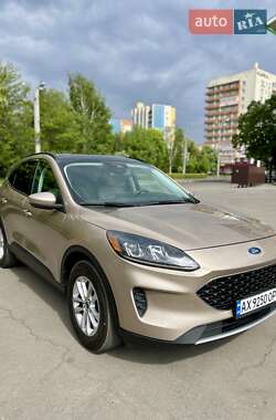 Внедорожник / Кроссовер Ford Escape 2021 в 