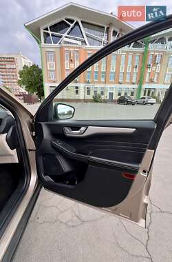 Внедорожник / Кроссовер Ford Escape 2021 в 