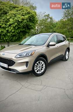 Внедорожник / Кроссовер Ford Escape 2021 в 