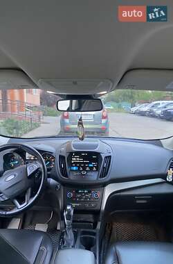 Позашляховик / Кросовер Ford Escape 2019 в 