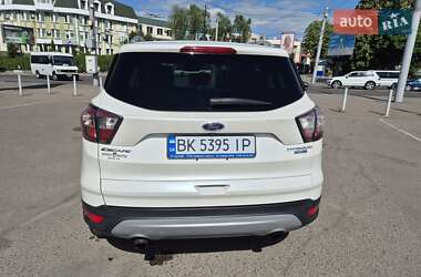 Внедорожник / Кроссовер Ford Escape 2016 в 
