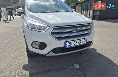 Внедорожник / Кроссовер Ford Escape 2016 в 