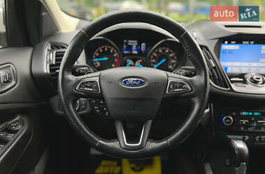 Внедорожник / Кроссовер Ford Escape 2018 в 