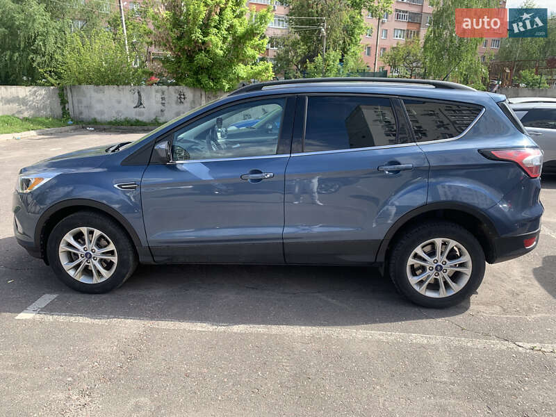 Внедорожник / Кроссовер Ford Escape 2018 в 