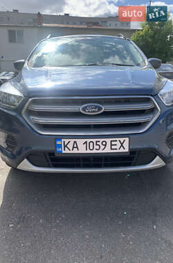 Внедорожник / Кроссовер Ford Escape 2018 в 