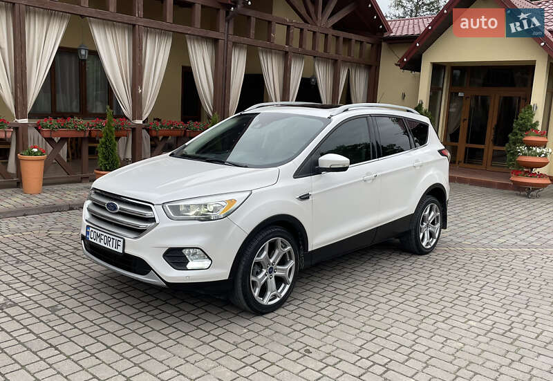 Позашляховик / Кросовер Ford Escape 2017 в Івано-Франківську
