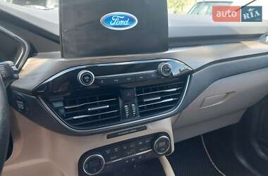 Позашляховик / Кросовер Ford Escape 2019 в 