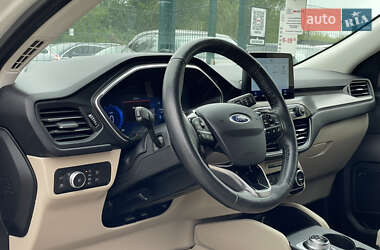 Внедорожник / Кроссовер Ford Escape 2021 в 