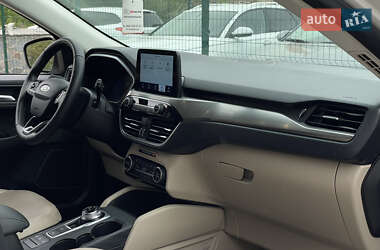 Внедорожник / Кроссовер Ford Escape 2021 в 