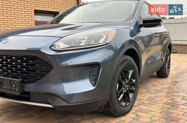 Внедорожник / Кроссовер Ford Escape 2020 в 
