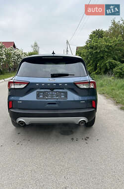 Внедорожник / Кроссовер Ford Escape 2020 в 