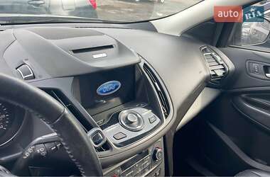 Позашляховик / Кросовер Ford Escape 2017 в 
