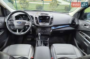 Внедорожник / Кроссовер Ford Escape 2017 в 