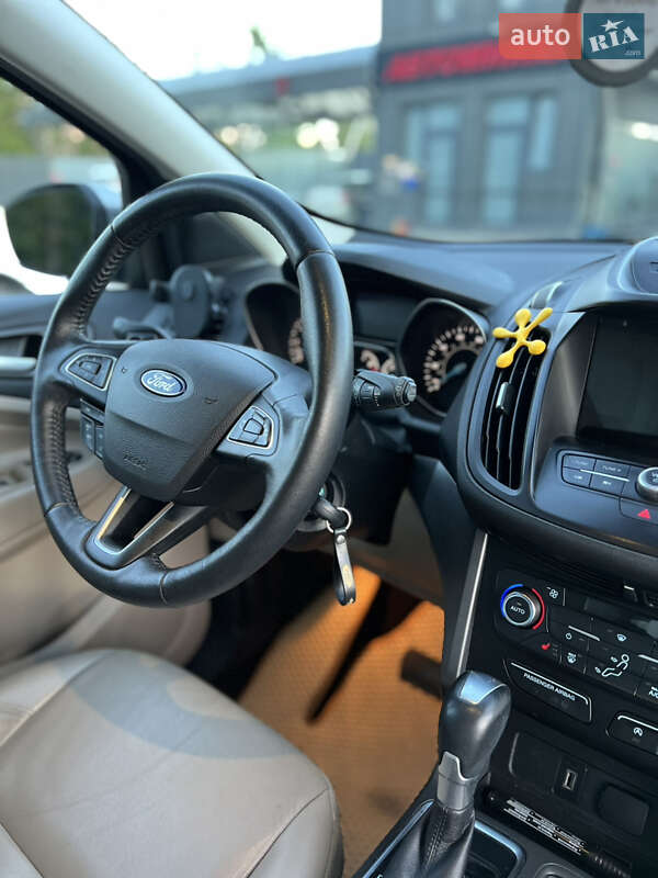 Внедорожник / Кроссовер Ford Escape 2017 в Тернополе
