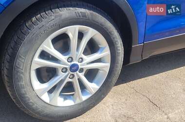 Внедорожник / Кроссовер Ford Escape 2016 в 