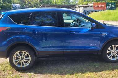 Внедорожник / Кроссовер Ford Escape 2016 в 