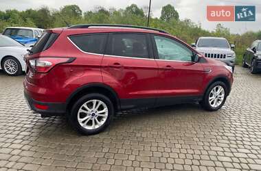 Позашляховик / Кросовер Ford Escape 2016 в 