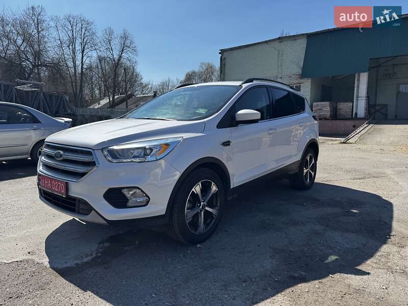 Позашляховик / Кросовер Ford Escape 2017 в 