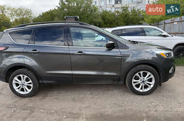 Внедорожник / Кроссовер Ford Escape 2018 в 