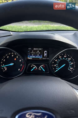 Внедорожник / Кроссовер Ford Escape 2015 в 