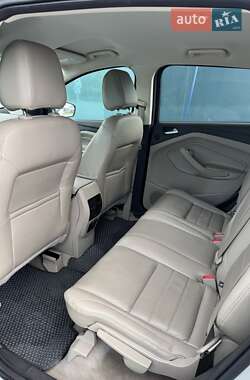Внедорожник / Кроссовер Ford Escape 2015 в 