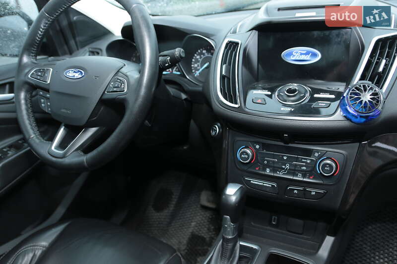 Внедорожник / Кроссовер Ford Escape 2017 в Ивано-Франковске