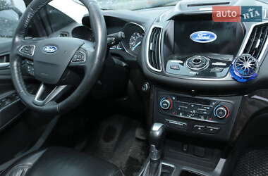 Внедорожник / Кроссовер Ford Escape 2017 в 