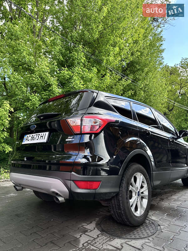 Внедорожник / Кроссовер Ford Escape 2016 в Луцке