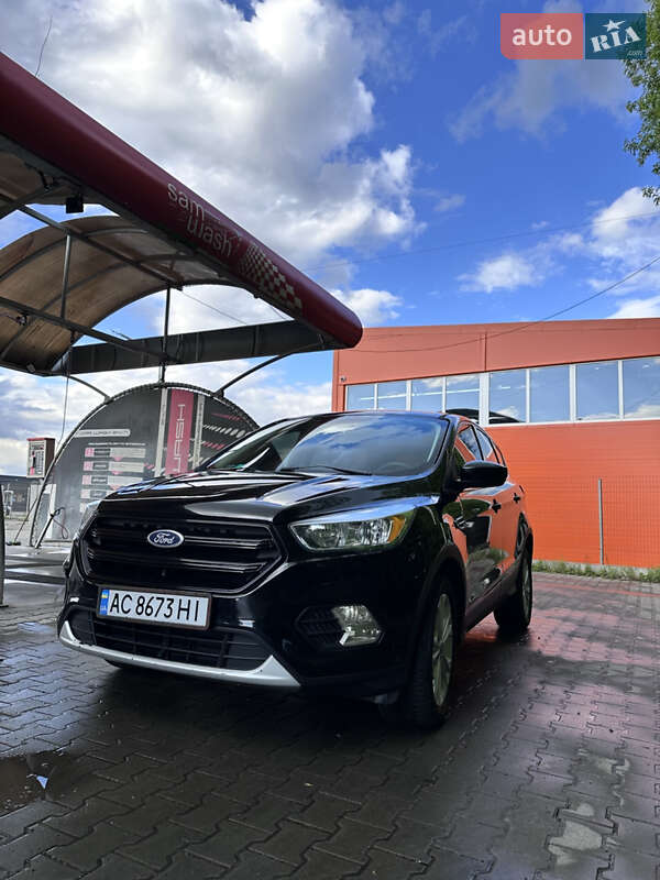 Внедорожник / Кроссовер Ford Escape 2016 в Луцке