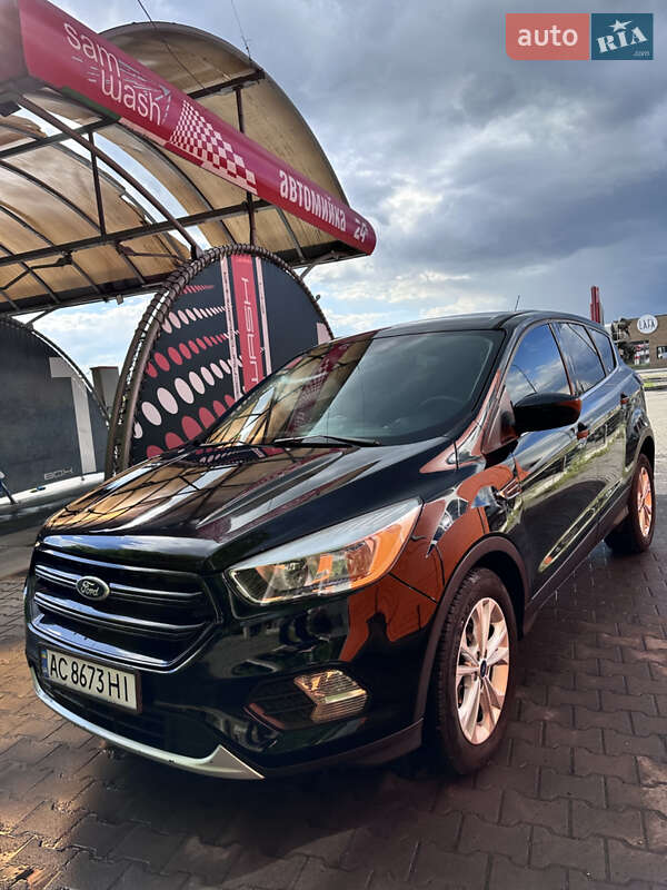 Внедорожник / Кроссовер Ford Escape 2016 в Луцке