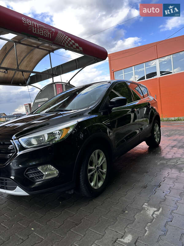 Внедорожник / Кроссовер Ford Escape 2016 в Луцке
