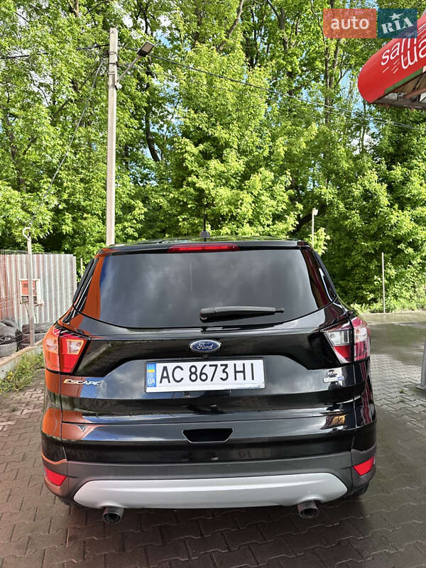 Внедорожник / Кроссовер Ford Escape 2016 в Луцке